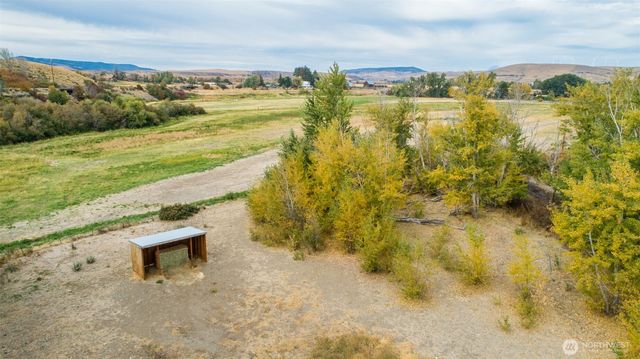 11761 Thorp Highway N, Thorp, WA 98946