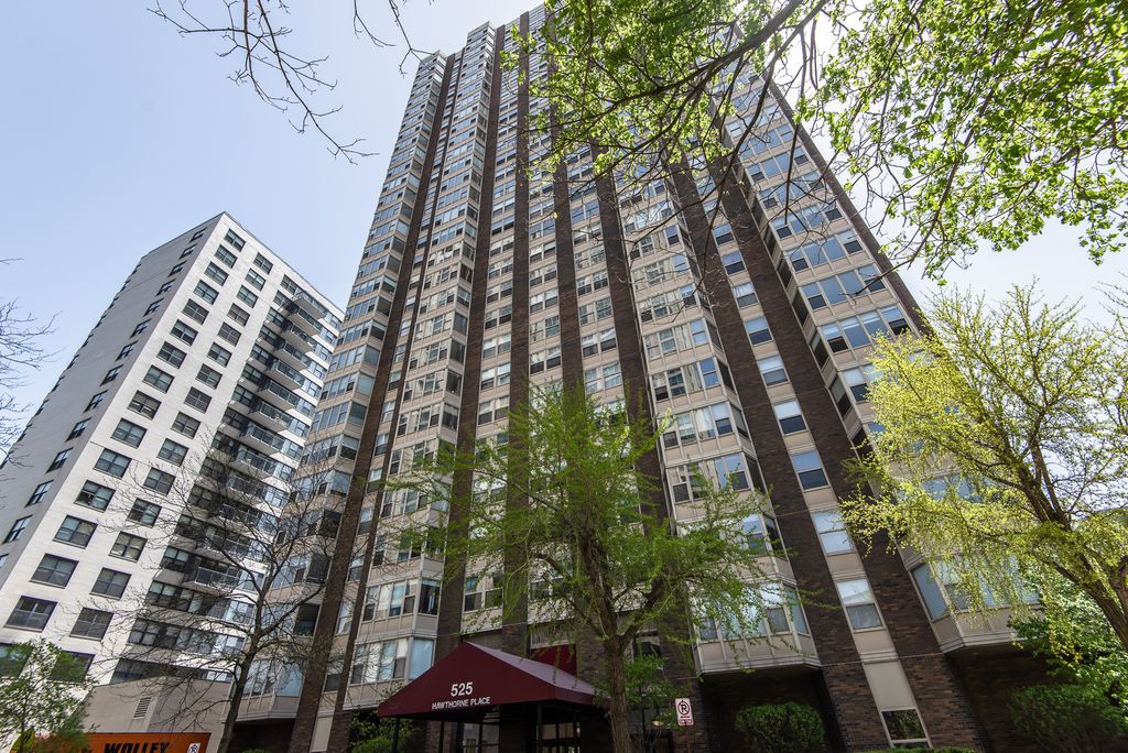 525 W HAWTHORNE Place 2704, Chicago, IL 60657