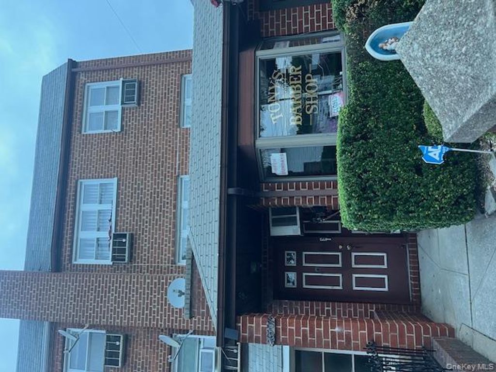 26507 Hillside Avenue 3, Floral Park, NY 11004