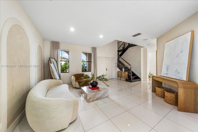 984 NW 104th Ave, Miami, FL 33172