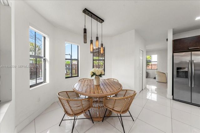 984 NW 104th Ave, Miami, FL 33172