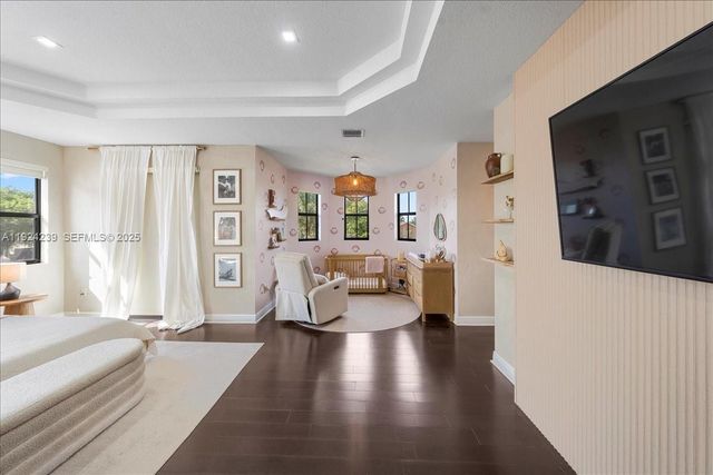 984 NW 104th Ave, Miami, FL 33172