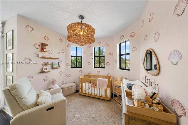 984 NW 104th Ave, Miami, FL 33172