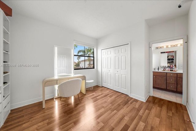 984 NW 104th Ave, Miami, FL 33172