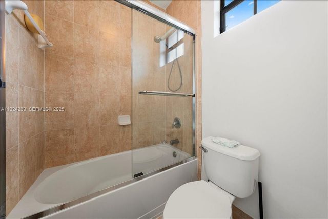 984 NW 104th Ave, Miami, FL 33172