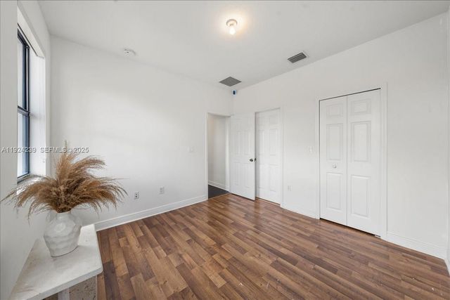 984 NW 104th Ave, Miami, FL 33172