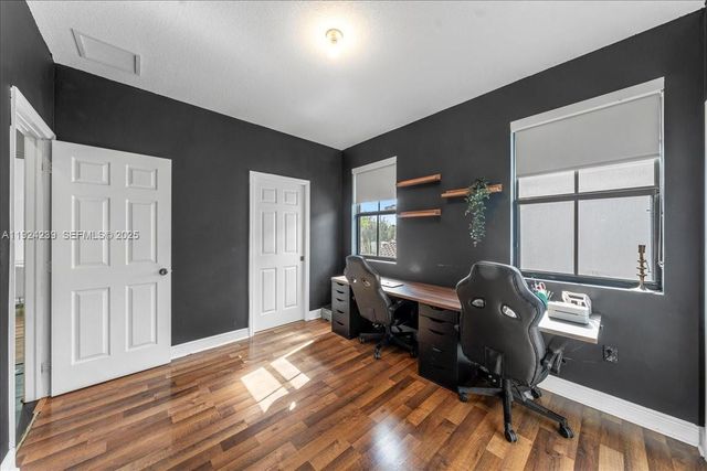 984 NW 104th Ave, Miami, FL 33172