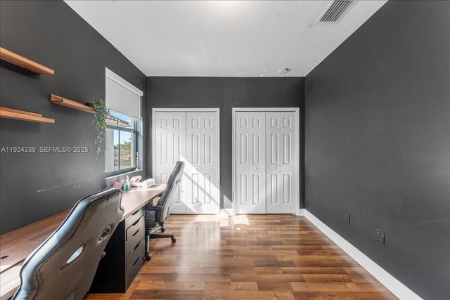 984 NW 104th Ave, Miami, FL 33172