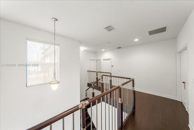 984 NW 104th Ave, Miami, FL 33172