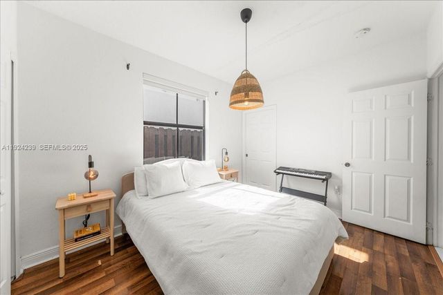 984 NW 104th Ave, Miami, FL 33172