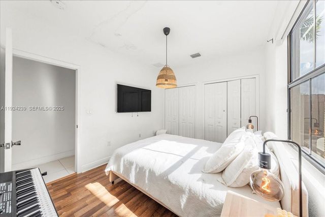 984 NW 104th Ave, Miami, FL 33172