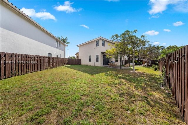 984 NW 104th Ave, Miami, FL 33172