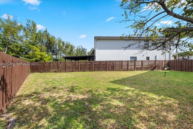 984 NW 104th Ave, Miami, FL 33172