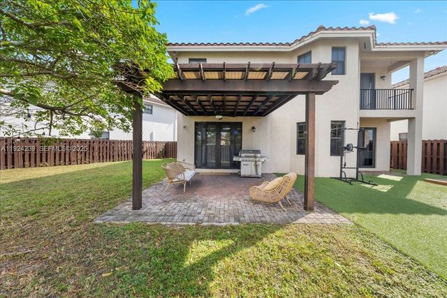 984 NW 104th Ave, Miami, FL 33172