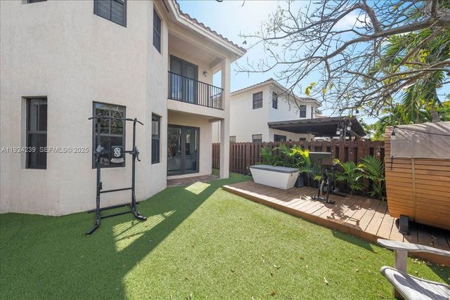 984 NW 104th Ave, Miami, FL 33172