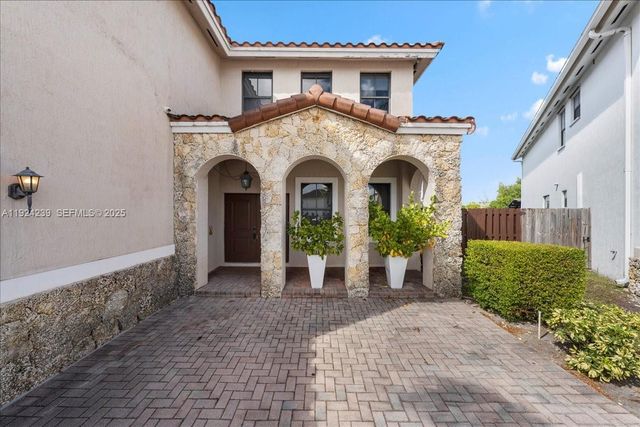 984 NW 104th Ave, Miami, FL 33172