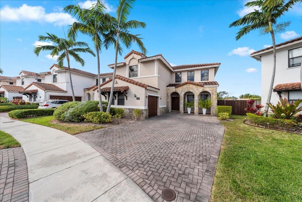 984 NW 104th Ave, Miami, FL 33172