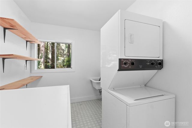 5618 NE Arrowhead Place, Poulsbo, WA 98370