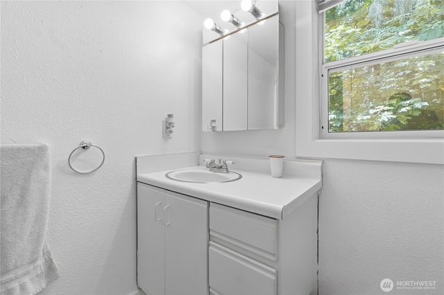 5618 NE Arrowhead Place, Poulsbo, WA 98370