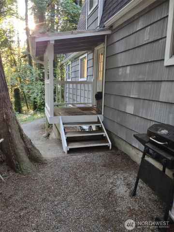 5618 NE Arrowhead Place, Poulsbo, WA 98370