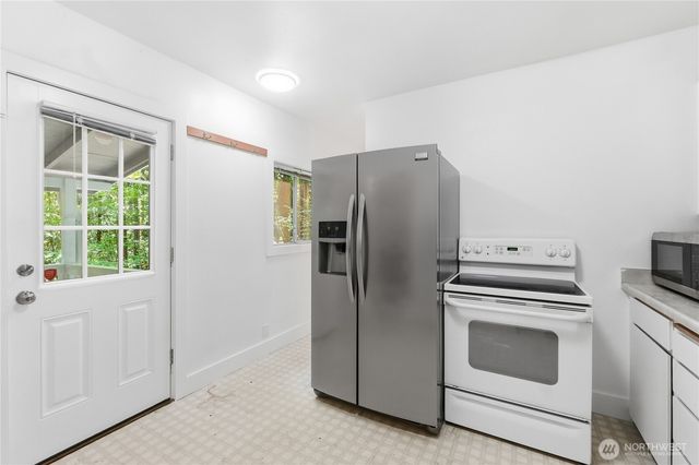 5618 NE Arrowhead Place, Poulsbo, WA 98370