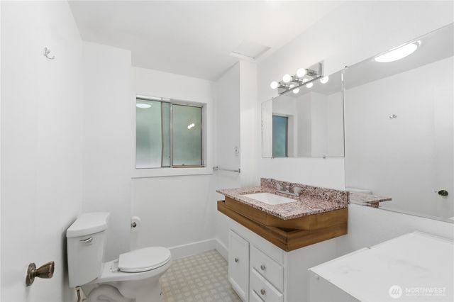 5618 NE Arrowhead Place, Poulsbo, WA 98370