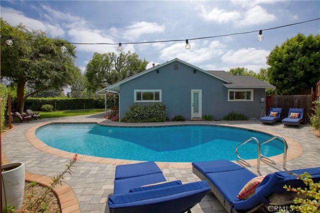 602 Durwood, La Canada Flintridge, CA 91011