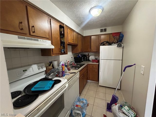 1422 E 264th Street, Euclid, OH 44132