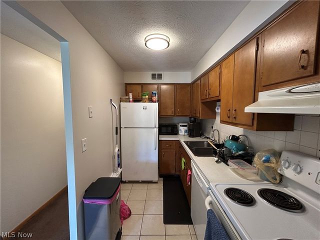 1422 E 264th Street, Euclid, OH 44132