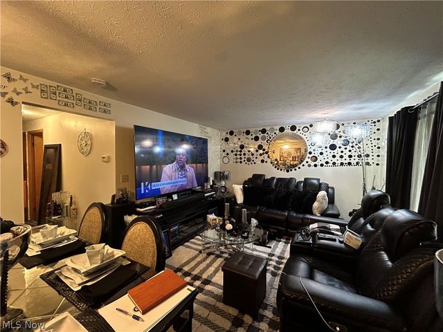 1422 E 264th Street, Euclid, OH 44132