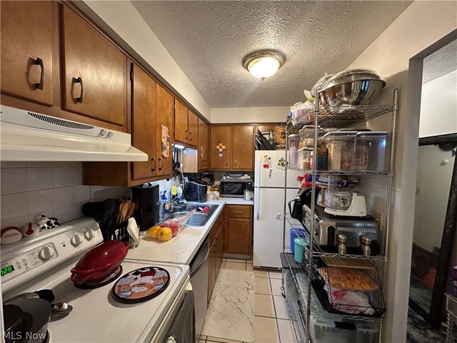 1422 E 264th Street, Euclid, OH 44132