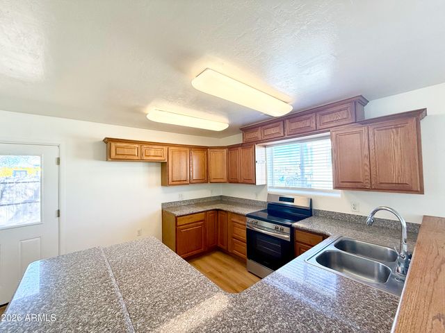 430 W LAKE LOUISE Road, Paulden, AZ 86334