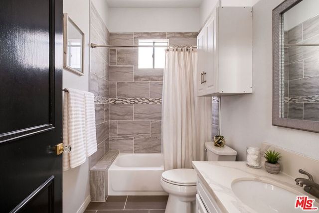 4943 Rosewood Avenue 104, Los Angeles, CA 90004