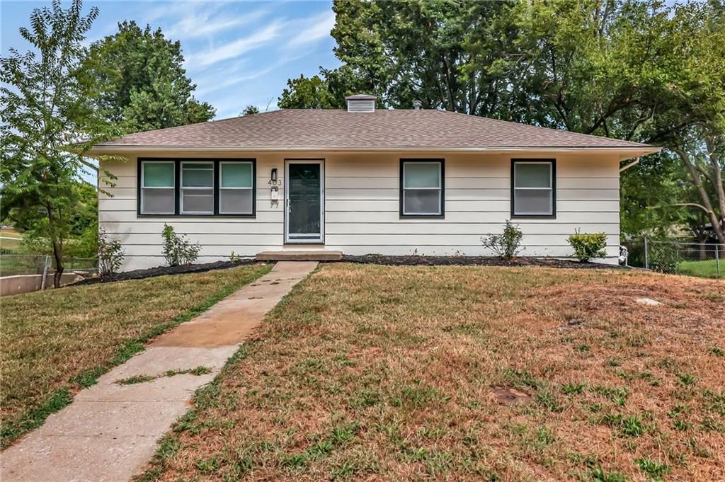 403 NW LAKEVIEW Road, Blue Springs, MO 64014