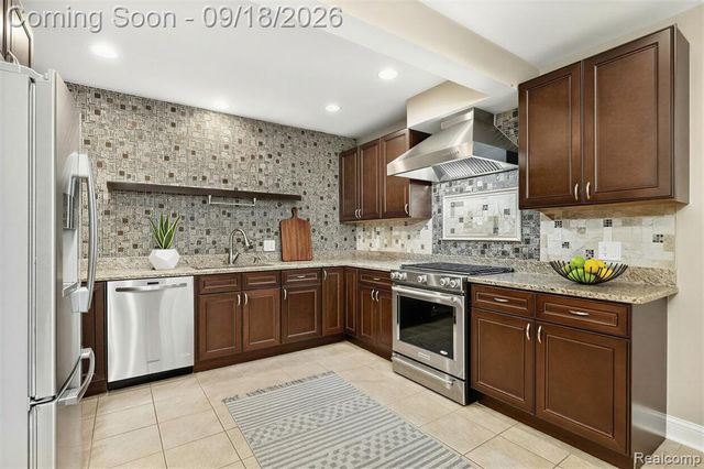 49136 Running Trout Lane, Northville, MI 48168