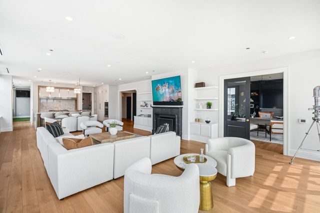 1109 W WASHINGTON Boulevard 8A, Chicago, IL 60607