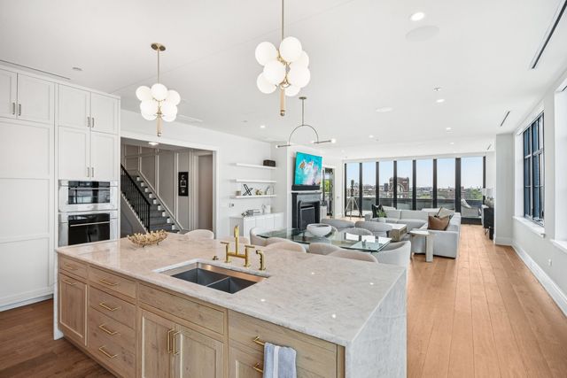 1109 W WASHINGTON Boulevard 8A, Chicago, IL 60607