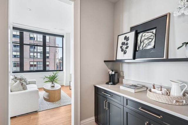 1109 W WASHINGTON Boulevard 8A, Chicago, IL 60607