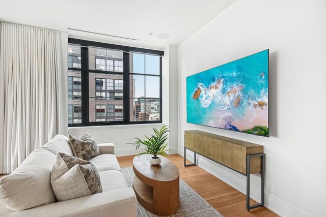 1109 W WASHINGTON Boulevard 8A, Chicago, IL 60607