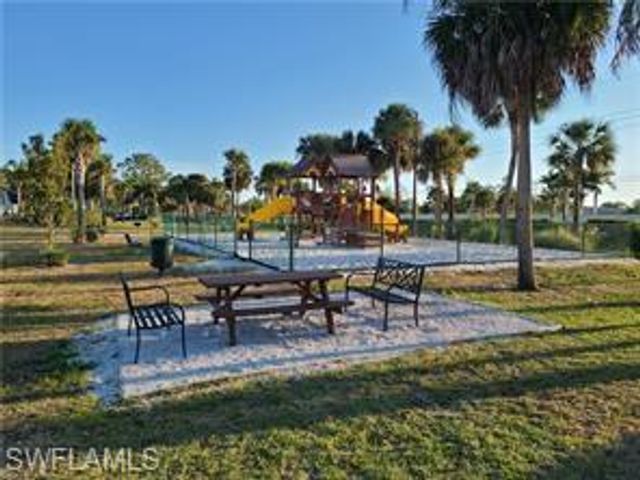 124 Santa Clara DR 15, Naples, FL 34104