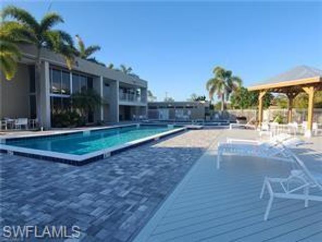 124 Santa Clara DR 15, Naples, FL 34104
