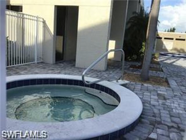 124 Santa Clara DR 15, Naples, FL 34104