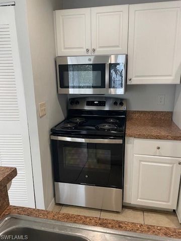 124 Santa Clara DR 15, Naples, FL 34104