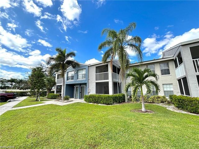 124 Santa Clara DR 15, Naples, FL 34104
