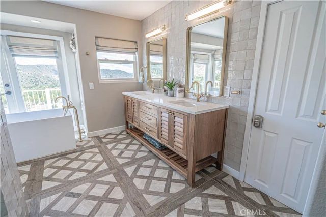 9248 Hierba, Agua Dulce, CA 91390