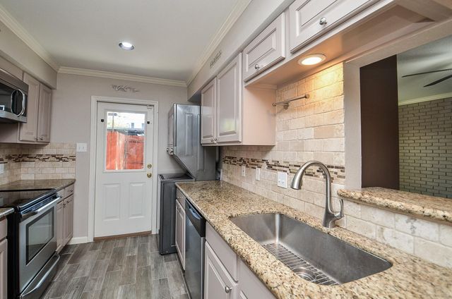 13074 Trail Hollow Drive 3074, Houston, TX 77079