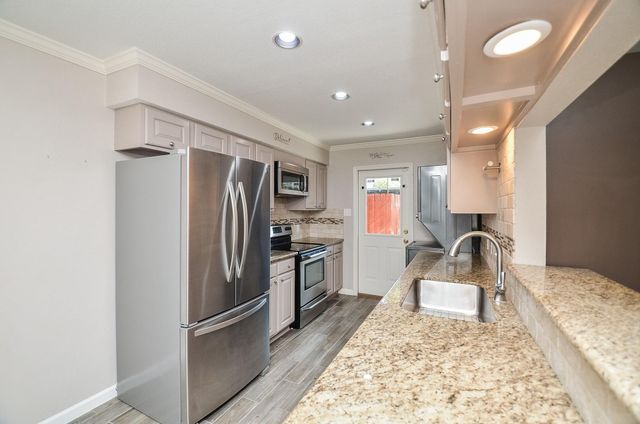 13074 Trail Hollow Drive 3074, Houston, TX 77079