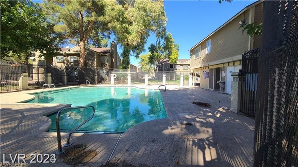 2707 Aarondavid Drive, Las Vegas, NV 89121 — photo 2
