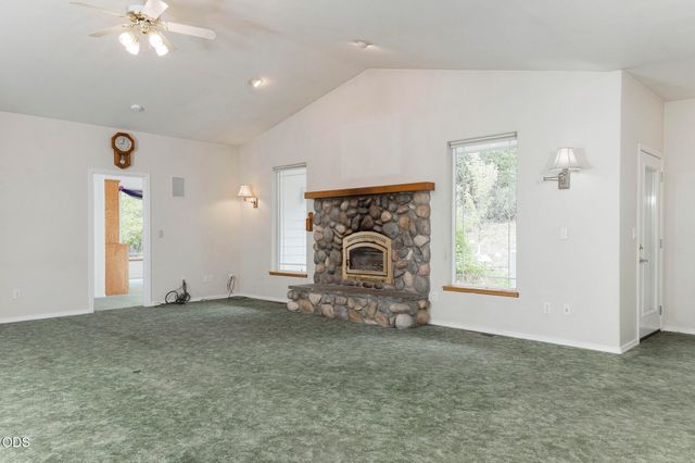 279 Ridgefield Road, Grants Pass, OR 97527