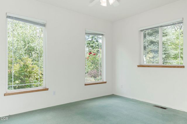 279 Ridgefield Road, Grants Pass, OR 97527